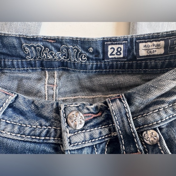 MISS ME MID-RISE CROP DENIM JEANS BLING RHINESTONE WOMENS SIZE 28 - Picture 5 of 11